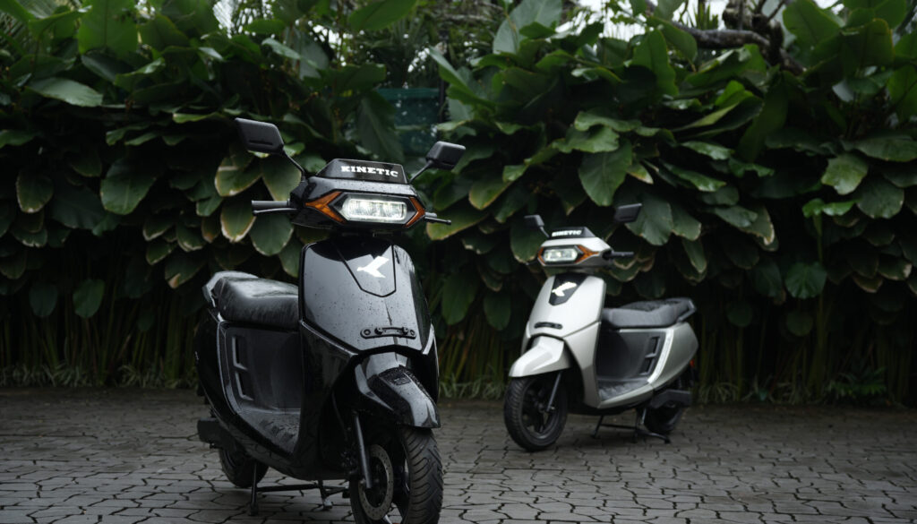 Kinetic DX electric scooter in silver color with classic design