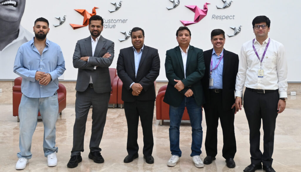 Kinetic partners with Jio Things to introduce connected electric mobility in India