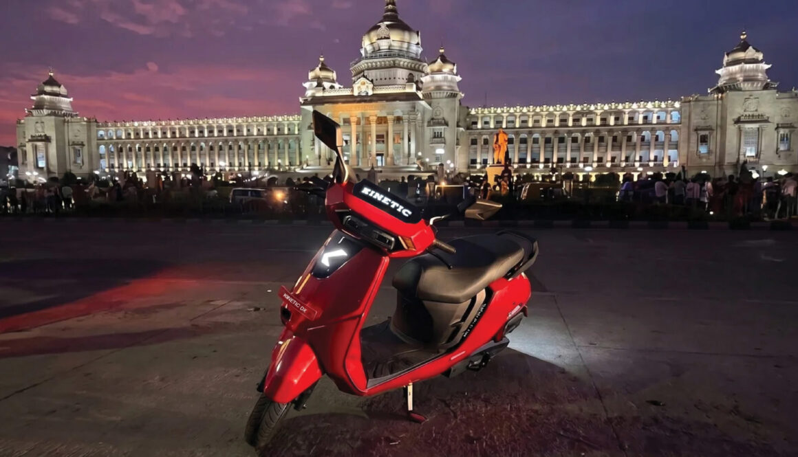 Kinetic receiving the Best EV Scooter of the Year Viewers’ Choice Award for excellence in electric mobility