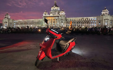 Kinetic receiving the Best EV Scooter of the Year Viewers’ Choice Award for excellence in electric mobility